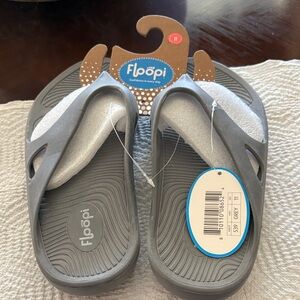 Floopi Women's Gray Sandals size 11